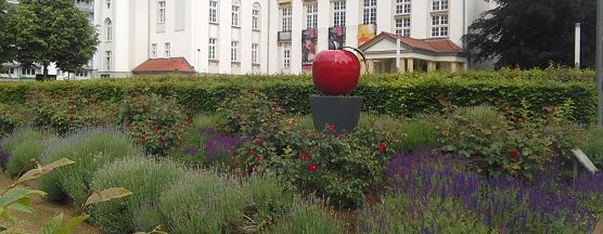 H&uuml;bsch anzusehen ist die gepflegte Anlage beim Stadttheater. (Foto: Kurt Frank)