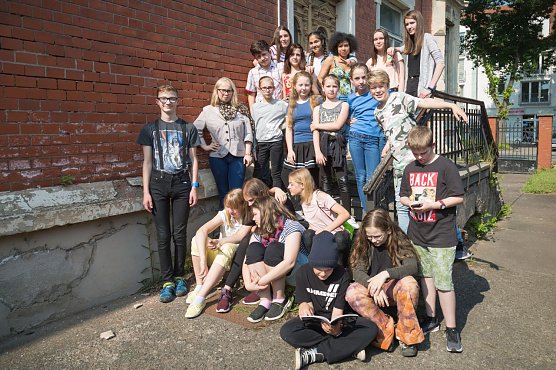 Der Theaterjuniorclub setzt sich in seinem neuen St&uuml;ck mit dem Thema Mobbing auseinander (Foto: Andras Dobi)