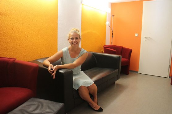 Jennifer Pohl im "Kinozimmer" der Jugendclubs  (Foto: Angelo Glashagel)