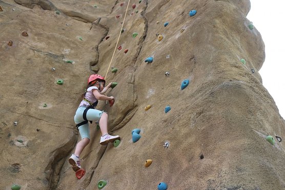 Fr&uuml;h &uuml;bt sich - Leonie bezwingt auch schwierige Strecken in rasender Geschwindigkeit (Foto: Angelo Glashagel)