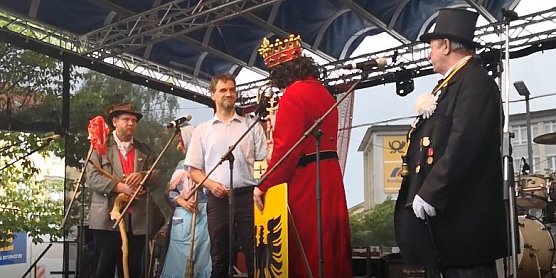 Schl&uuml;ssel&uuml;bergabe (Foto: nnz)