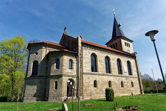 Au&szlig;enansicht der Kirche in W&uuml;lfingerode (Foto: W. Heinzmann)