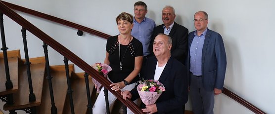 v.l.: Elfi Kirchbichler und Volker Vogt, Joachim Lasch und Werner H&uuml;tcher mit Landrat Matthias Jendricke (Foto: Angelo Glashagel)
