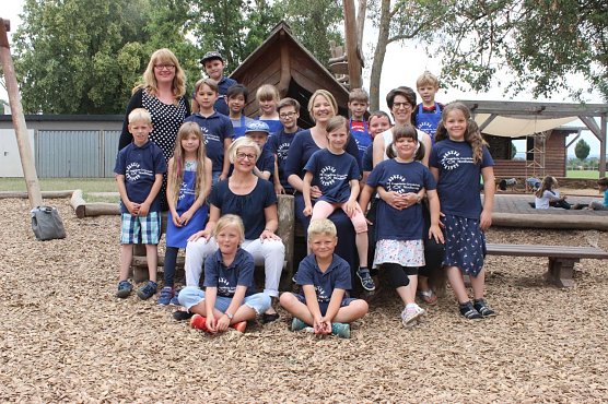 Kinder der evangelischen Grundschule halfen beim Jubiläum (Foto: Kathrin Materlik) Kinder der evangelischen Grundschule halfen beim Jubiläum (Foto: Kathrin Materlik)