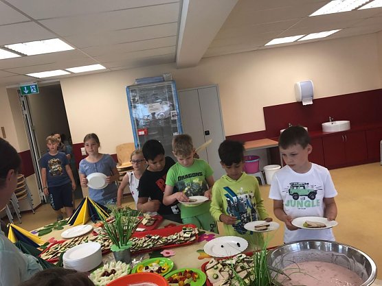 Tag des gesunden Frühstücks an der Grundschule Niedersalza (Foto: Grundschule Niedersalza) Tag des gesunden Frühstücks an der Grundschule Niedersalza (Foto: Grundschule Niedersalza)