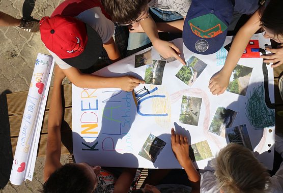 Auf dem Weg zum Kinder- und Jugendstadtrat (Foto: Angelo Glashagel)