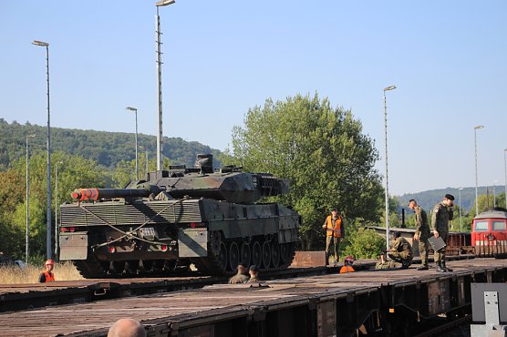Panzer in Richtung Litauen verladen (Foto: Karl-Heinz Herrmann)