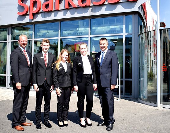Die "Neuen" und die "Alten" (Foto: Kreissparkasse Nordhausen)