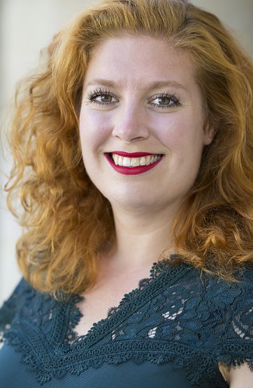 Zinzi Frohwein und junge Preistr&auml;ger im 1. Loh-Konzert (Foto: Andr&aacute;s Dobi)