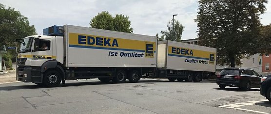 Brummi blockiert Taschenberg-Kreuzung (Foto: privat)