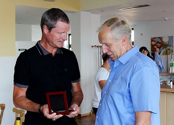 Ehrenplakette f&uuml;r G&uuml;nter John (Foto: Kreissportbund Nordhausen)