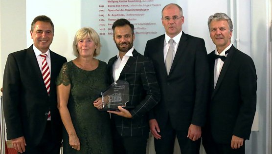 Theaterpreis &uuml;berreicht (Foto: B. Susemihl)