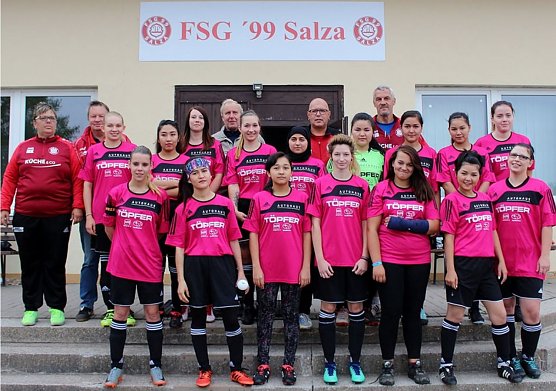 Gleich 23 M&auml;dchen und Frauen im Alter von 14 bis 25 Jahre haben sich dem Salzaer Traditionsverein angeschlossen (Foto: FSG)