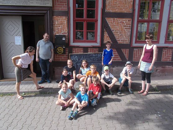 Die schicke Schiefertafel des KILA wurde in der Nacht vom Montag zu Dienstag geklaut (Foto: Frank Tuschy)
