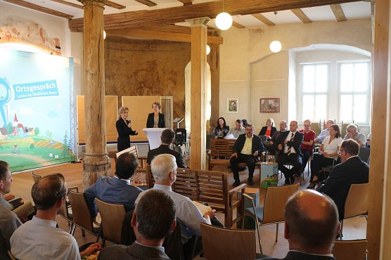 Ortsgespr&auml;ch in Heringen (Foto: Angelo Glashagel)