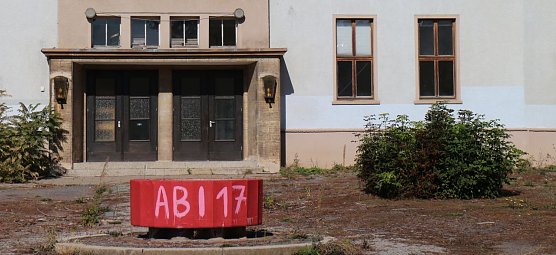 Der Abriss der Oberstufe des Humboldt-Gymnasiums soll Mitte November beginnen (Foto: Angelo Glashagel)