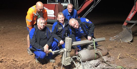 Das Team um Sprengmeister Andreas West (vorn rechts) (Foto: S. Dietzel)