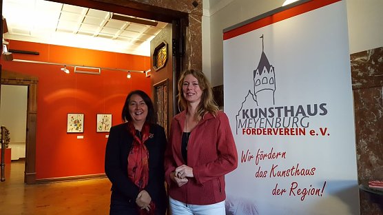 Birgit Scholz, kommissarische Vorsitzende und Susanne Hinsching, stellvertretende Vorsitzende (Foto: Kunsthaus Meyenburg F&ouml;rderverein e.V.)