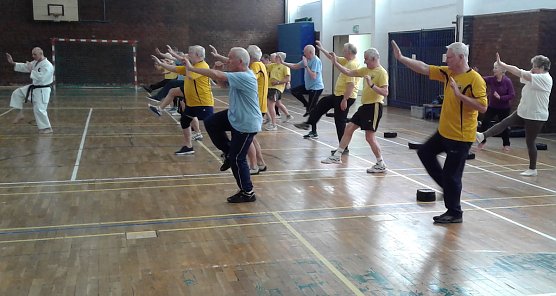 Selbstverteidigung f&uuml;r Senioren mit Ausbilder Frank Pelny (Foto: Kreissportbund Nordhausen)