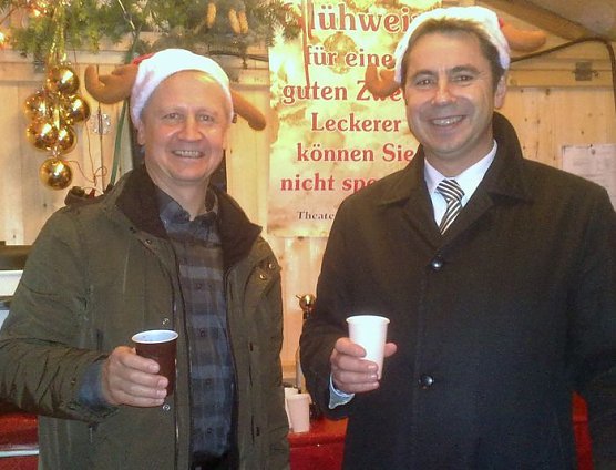 Weihnachtsmänner warten (Foto: privat) Weihnachtsmänner warten (Foto: privat)