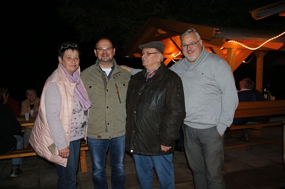 v.l.n.r.: Ortsteilb&uuml;rgermeisterin Christaine Winkler-K&ouml;hler, Heiko M&uuml;ller vom Bauamt, Manfred K&ouml;nig und Stadtrat Steffen Iffland (Foto: Pressestelle Stadt Nordhausen)