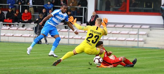 Mickels macht in der 18. Minute das 0:1 f&uuml;r Wacker (Foto: Bernd Peter)
