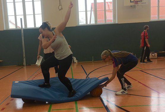 Neue &Uuml;bungsleiter auf dem Pr&uuml;fstand (Foto: Kreissportbund Nordhausen)