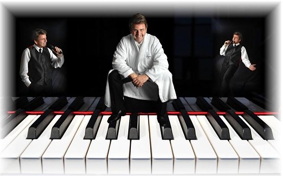 VIZE-UDO und seine geniale Panikband pr&auml;sentieren am Samstagnachmittag auf dem Peter-Weihnachtsmarkt Panik-Rock vom Feinsten! (Foto: Autohaus Peter GmbH)