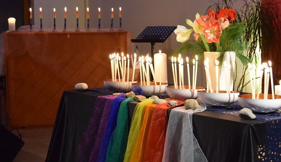 Jede Kerze steht f&uuml;r eine verstorbenes Kind. (Foto: Hospizverein)