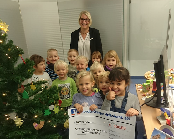 Die Kinder und Erzieher vom  Kinderhaus von Wintzingerode bedanken sich recht herzlich bei der Nordth&uuml;ringer Volksbank (Foto: Kinderhaus Wintzingerode)