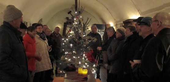 Gl&uuml;hwein-Empfang (Foto: L. Schubert)