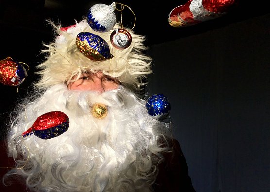 Drei Salto für Aschenbrödel (Foto: Jessica Piper) Drei Salto für Aschenbrödel (Foto: Jessica Piper)