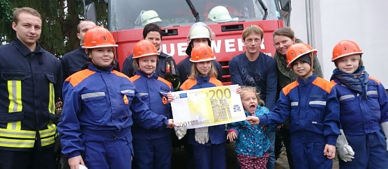 Friedenslicht f&uuml;r Leni Feyer in Ilfeld (Foto: Ch. Burkert)