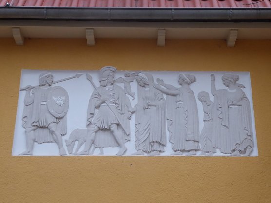 Relief in der Geschwister-Scholl-Stra&szlig;e (Foto: Heidelore Kneffel)
