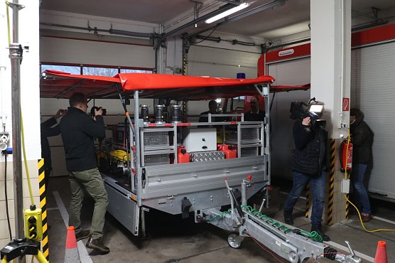 Der neue Wasserwehranhänger der Berufsfeuerwehr (Foto: Angelo Glashagel) Der neue Wasserwehranhänger der Berufsfeuerwehr (Foto: Angelo Glashagel)