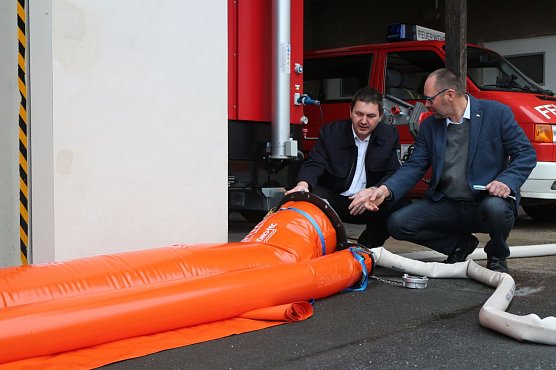 Der Doppelkammerschlauch kann bei der Abdichtung zum Einsatz kommen (Foto: Angelo Glashagel) Der Doppelkammerschlauch kann bei der Abdichtung zum Einsatz kommen (Foto: Angelo Glashagel)