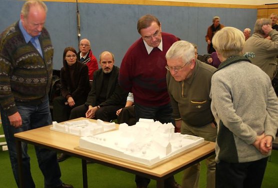 Gespr&auml;ch zum Pferdemarkt (Foto: nnz)