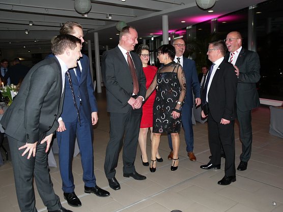 Vorstand und G&auml;ste (Foto: Ilka K&uuml;hn)