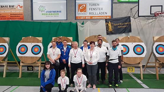 Das "Bowteam" bei den Landesmeisterschaften in M&uuml;hlhausen (Foto: Steffi Helbing)