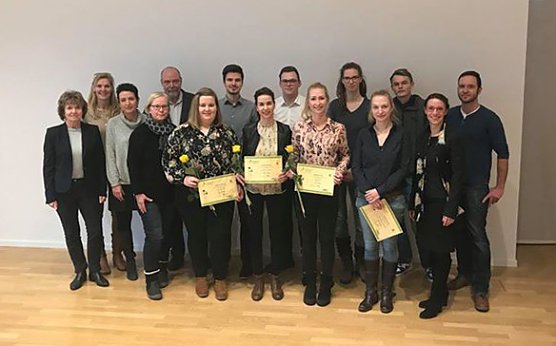 Teilnehmer und Jury anl&auml;sslich der Pr&auml;mierung in der Stadtbibliothek Nordhausen (Foto: Hochschule Nordhausen)