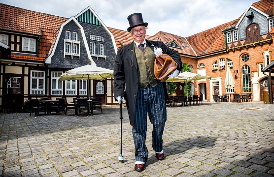 Hochprozentiger Rundgang mit Prof. Zwanziger (Foto: Echter Nordh&auml;user Traditionsbrennerei)