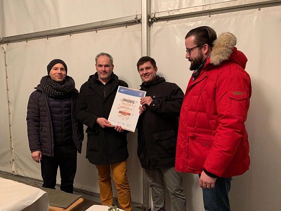 Eine besondere Ehrung gab es f&uuml;r Kristian Muras von KreativeZellen.com durch den Landesvorstand der Wirtschaftsjunioren Th&uuml;ringen (Foto: Wirtschaftsjunioren Nordth&uuml;ringen)