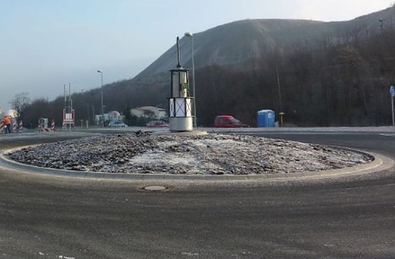 Neuer Kreisel (Foto: E. Kagelmacher) Neuer Kreisel (Foto: E. Kagelmacher)