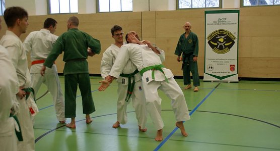 Dosierte Selbstverteidigung (Foto: S. Schr&ouml;ter)