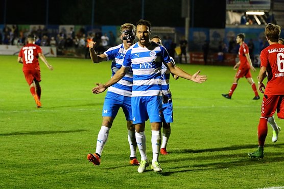 Tobias Becker bejubelt das Siegestor im Hinspiel (2:1) (Foto: FSV Wacker '90 Nordhausen) Tobias Becker bejubelt das Siegestor im Hinspiel (2:1) (Foto: FSV Wacker '90 Nordhausen)