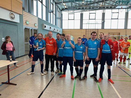 Das sportliche Jahr begann f&uuml;r die Fu&szlig;baller der Nordth&uuml;ringer Werkst&auml;tten mit einem Erfolg (Foto: Nordth&uuml;ringer Lebenshilfe)