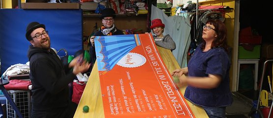 v.l.: Alexander J&auml;ger, Zirkusdirektor Tom Landsiedel, Jessica Piper und Steffi B&ouml;ttcher (Foto: Angelo Glashagel)