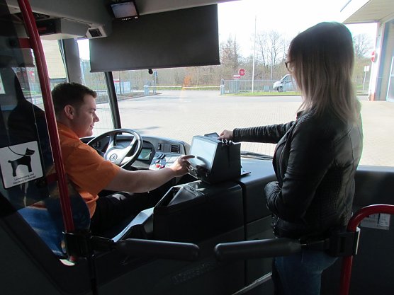 Neue Verkaufsger&auml;te in Bus und Bahn (Foto: Franziska Bernsdorf, Stadtwerke Nordhausen)