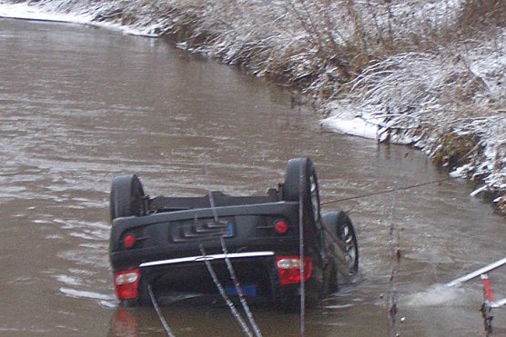 Unfall bei Göllingen (Foto: Polizeiinspektion Kyffhäuser) Unfall bei Göllingen (Foto: Polizeiinspektion Kyffhäuser)