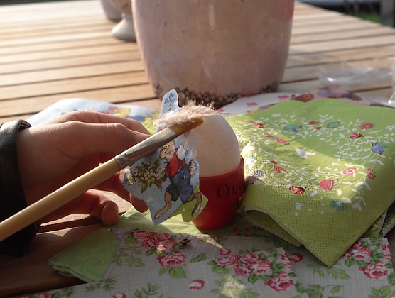 traditionelles Osterbasterln im KILA-Aktionstag (Foto: Frank Tuschy)